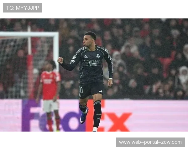 皇马小组赛末轮2-4负本菲卡,领先松懈致攻防脱节 皇马小组赛末轮2-4负本菲卡,领先松懈致攻防脱节