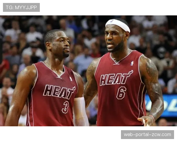 现场报道：热火主场致敬队史传奇韦德，其铜像揭幕仪式在中场举行